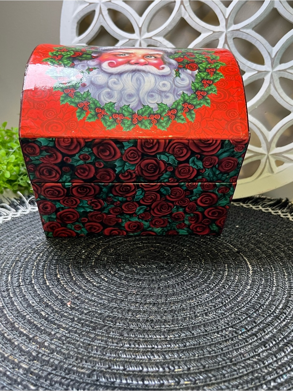 The Lindy Bowman Festive Red Santa Wreath Box With Two Beautiful Gourd Ornaments - Picture 3 of 16